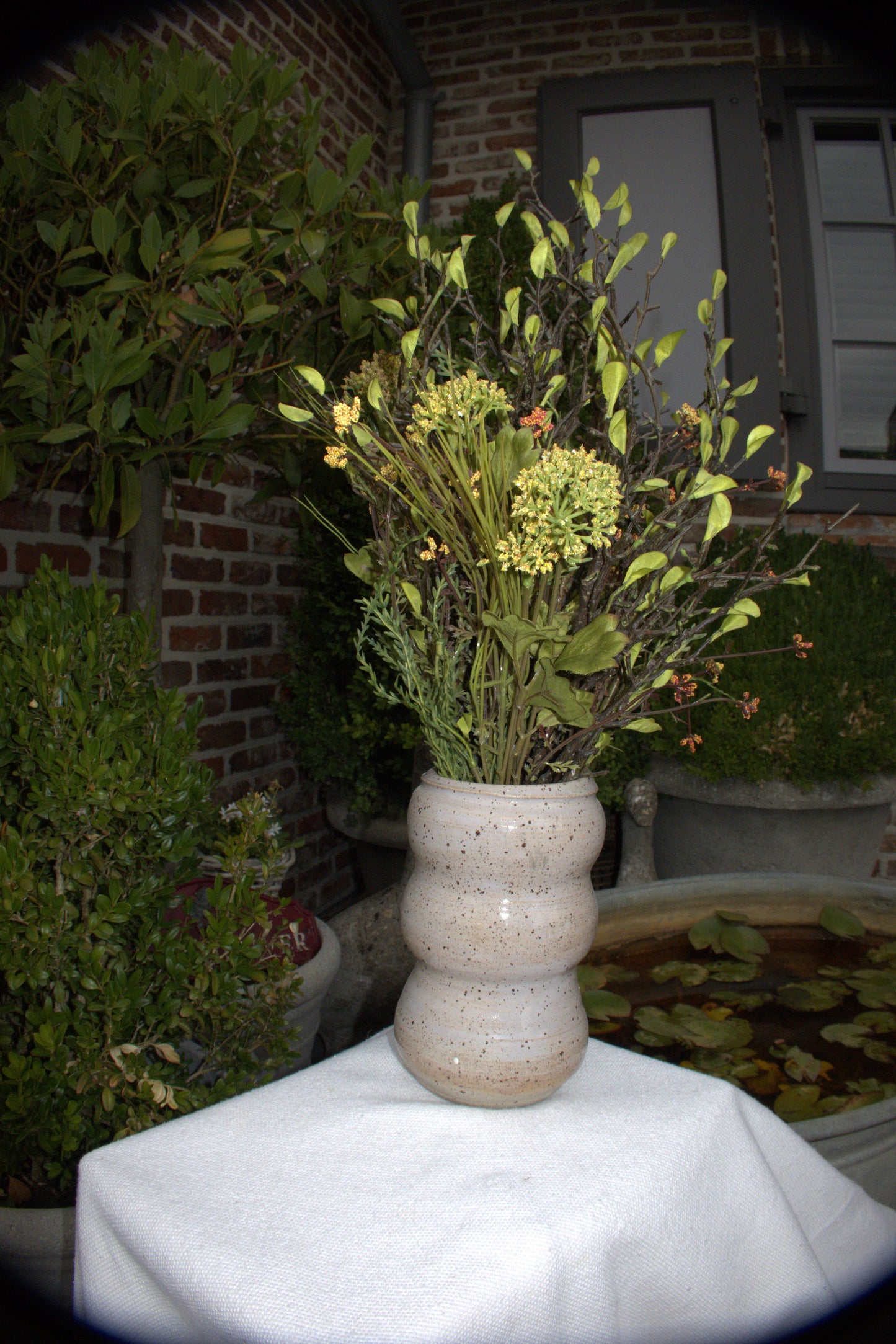 Wavy Vase – Natural Speckle