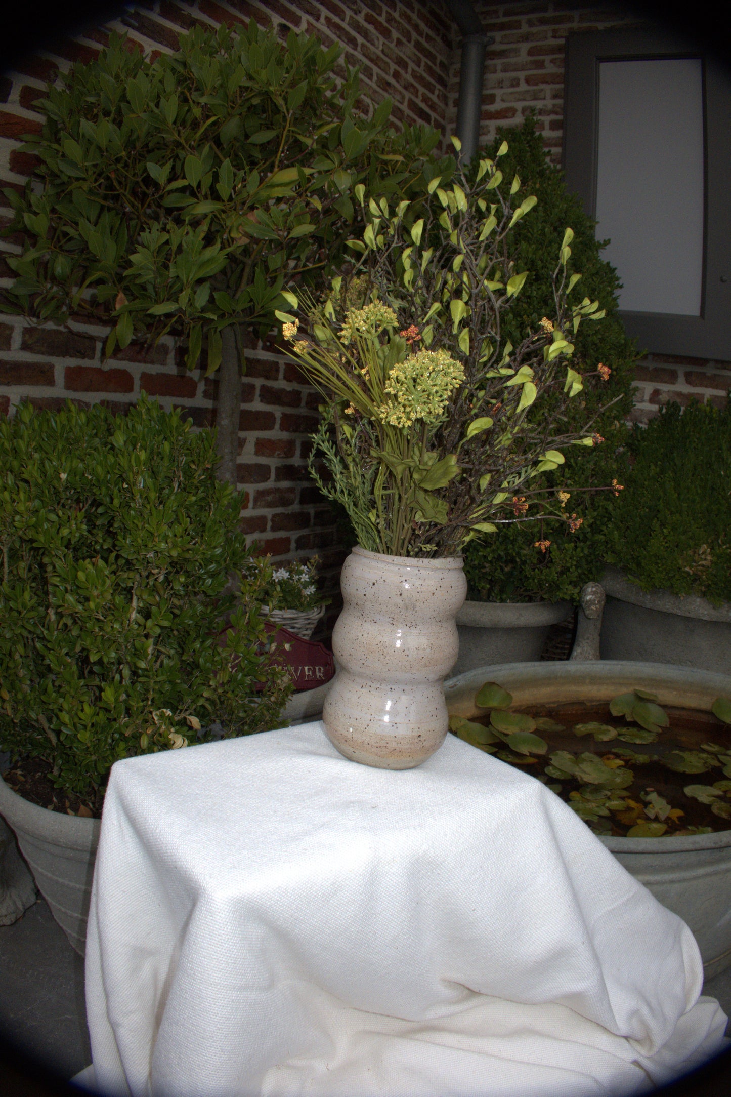 Wavy Vase – Natural Speckle