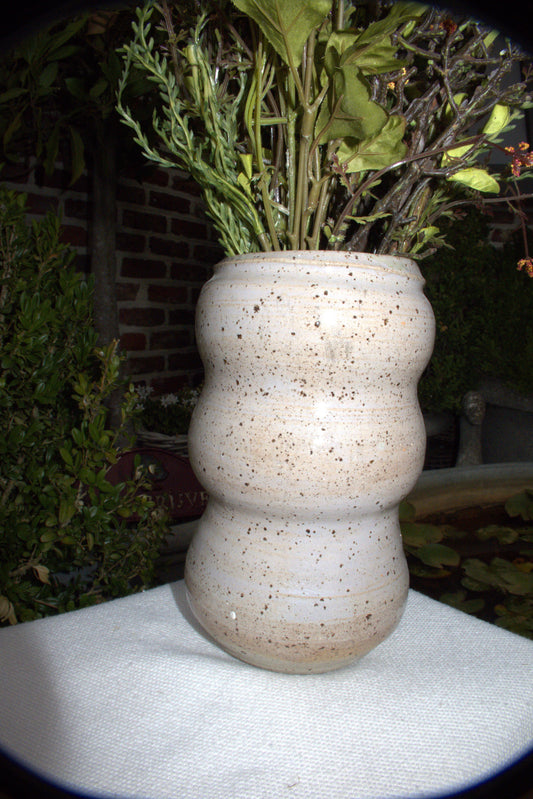 Wavy Vase – Natural Speckle